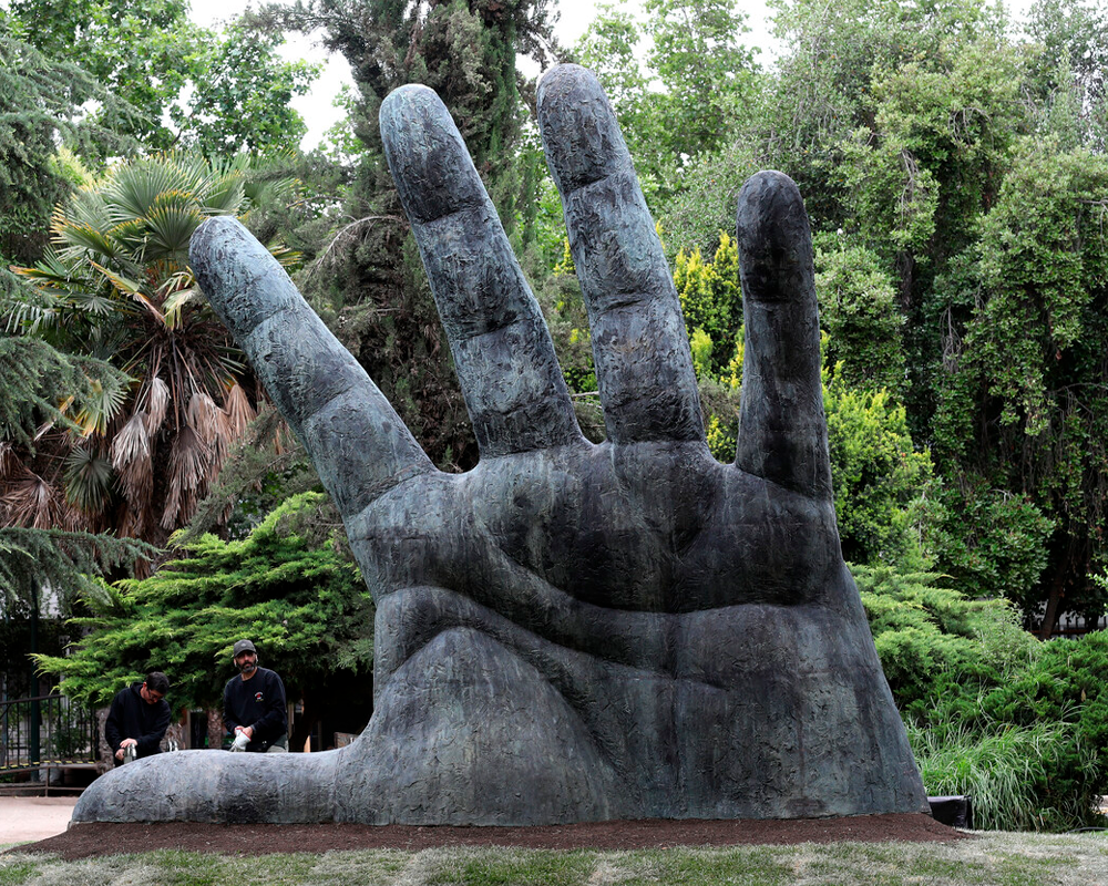 Escultura Mano Abierta