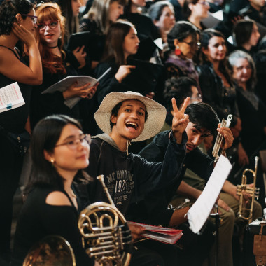 Parte del elenco minutos antes del concieto