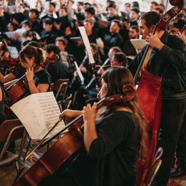 Orquesta tocandoinstrumentos
