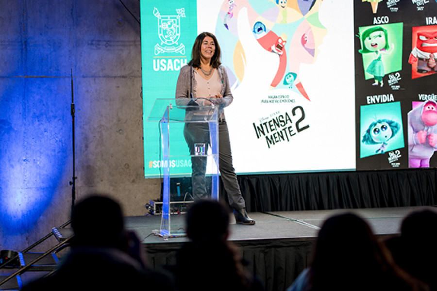 Vicerrectora Vinculación con el Medio Usach, panel digital Intensamente 2, público