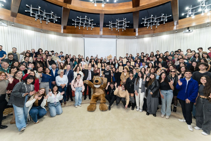 Ceremonia de premiación del Fondo León en el Salón de Honor de nuestra Universidad