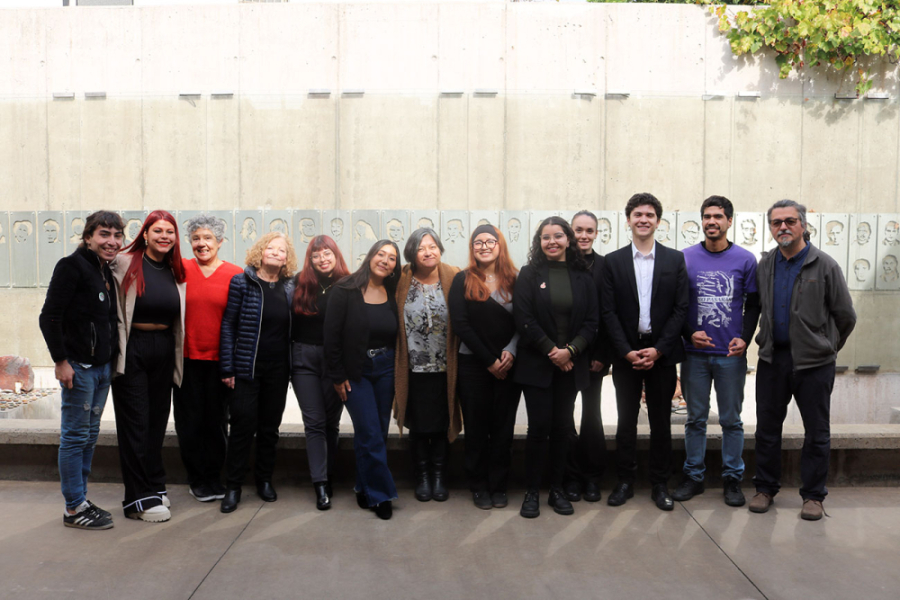 Equipo de estudiantes y académicos de la carrera de Estudios Internacionales Usach, que trabaja junto a la Casa de la Memoria José Domingo Cañas