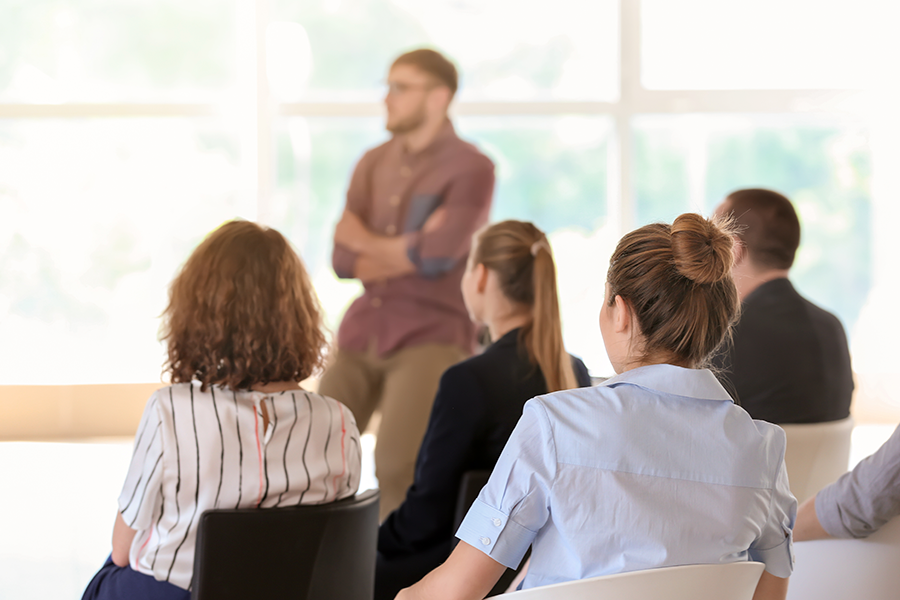 Estudiantes en clase.