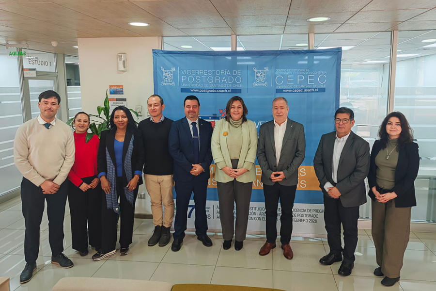 Vicerrector de Postgrado y autoridades de la Universidad Nacional de Costa Rica posan a la cámara en el edificio CEPEC