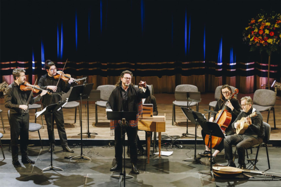 En la fotografía aparece Syntagma Musicum sobre el escenario del Teatro Aula Magna Usach