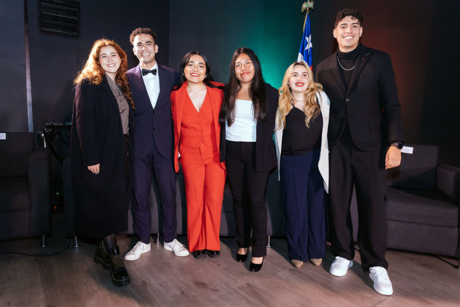 En la fotografía aparece la nueva mesa directiva de la Feusach.