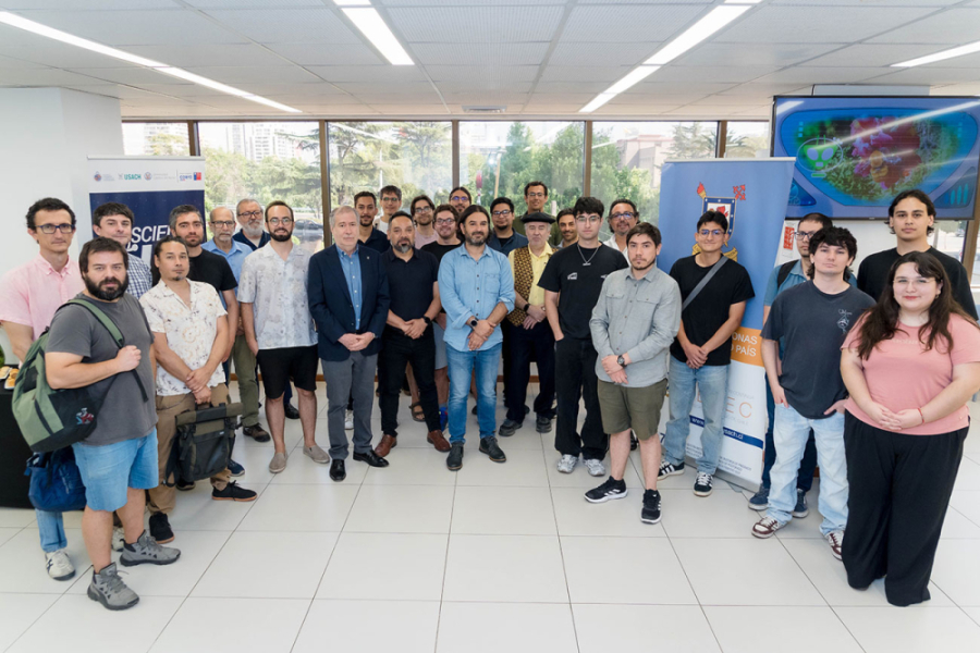 En la fotografía aparece el Vicerrector de Postgrado Usach, junto a investigadoras e investigadores en una actividad realizada por la Facultad de Ciencia