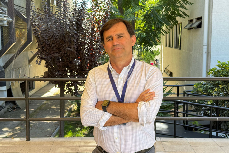 En la fotografía aparece Dr. Claudio Martínez, investigador y director del Centro de Estudios en Ciencia y Tecnología en Alimentos (Cecta) de la Universidad de Santiago.