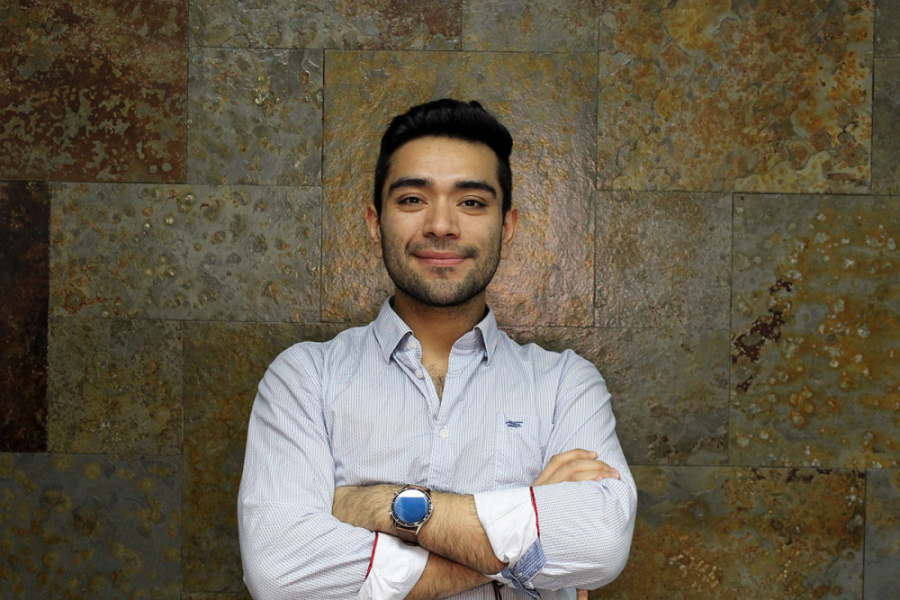 En la imagen se muestra al Dr. Franco Quezada de la Facultad de Ingeniería