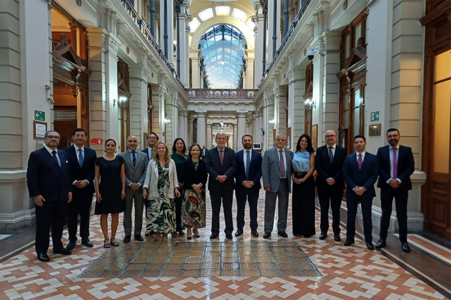 En la fotografía aparecen los académicos de la Facultad de Derecho que ingresaron a la Corte de Apelaciones de Santiago