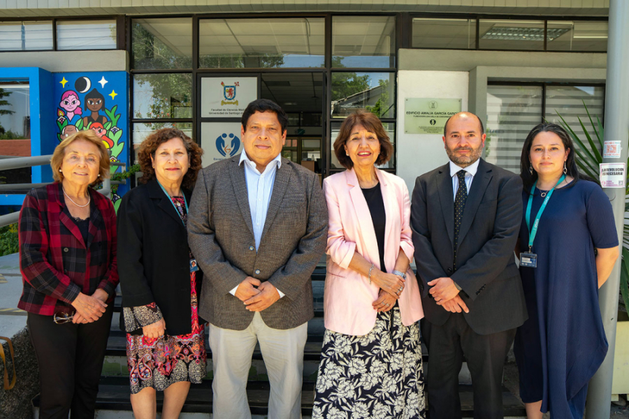 La imagen muestra al comité de ética de la universidad 