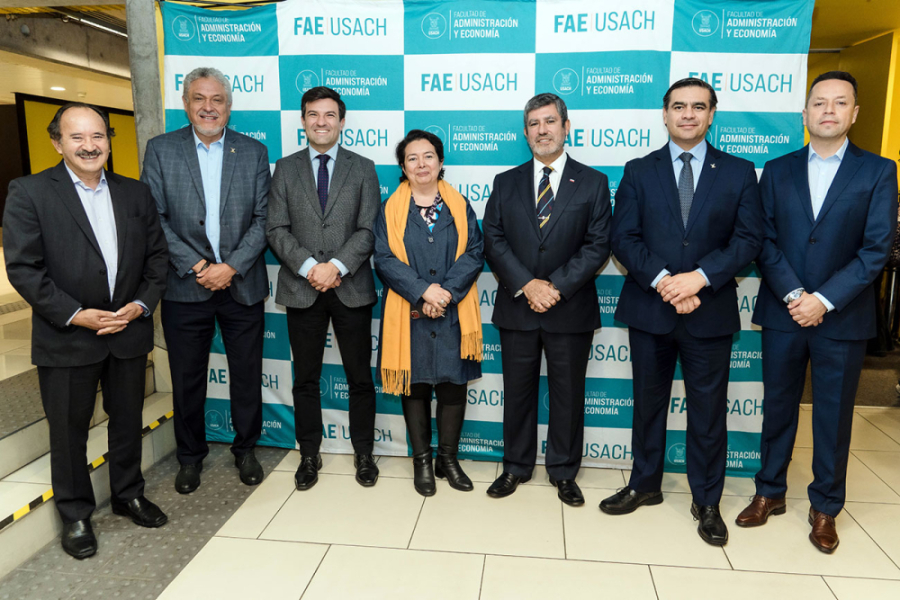 En la imagen aparecen las principales autoridades que asistieron al evento
