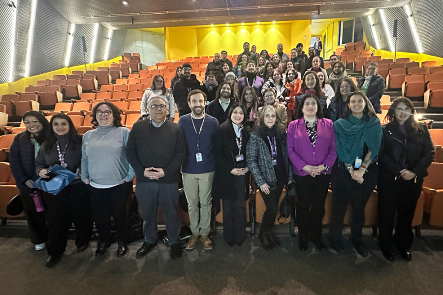 En la imagen aparecen los asistentes a la actividad realizada en el Auditorio FAE