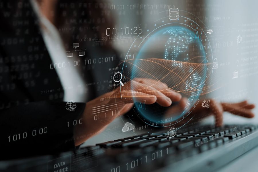 Manos escribiendo en un teclado superpuestas a un globo terráqueo digital y gráficos de datos.