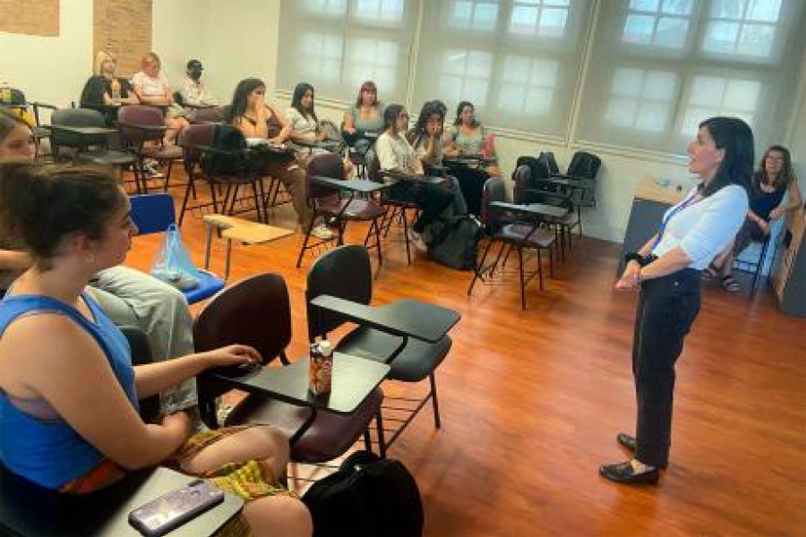 Carrera de Pedagogía en Educación General Básica obtiene 6 años de ...
