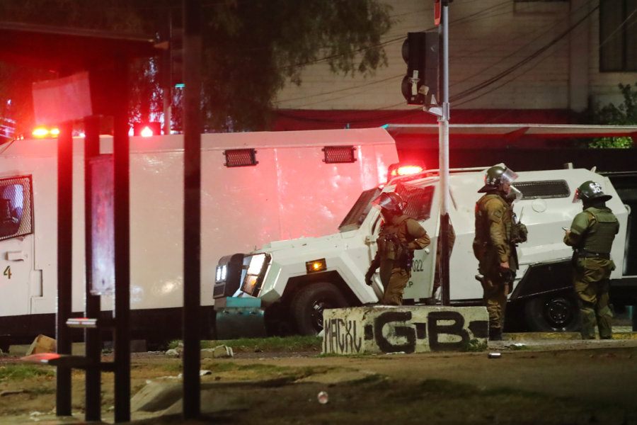 Rayado de la Garra Blanca y carabineros